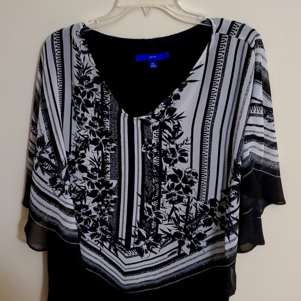 Tshirt, size XXL, black and white, from Apt 9